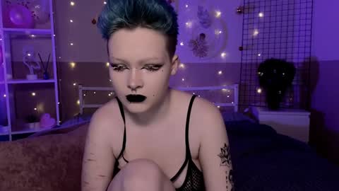 Snapshot of nicolefloret chatting on 12/28/24, 02:33 Nicole online show from 12/28/24, 02:33