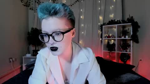 Snapshot of nicolefloret chatting on 01/01/25, 08:37 Nicole online show from 01/01/25, 08:37