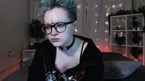 Snapshot of nicolefloret chatting on 01/08/25, 11:52 Nicole online show from 01/08/25, 11:52