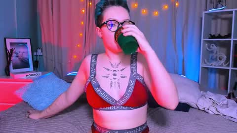 Snapshot of nicolefloret chatting on 01/19/25, 11:32 Nicole online show from 01/19/25, 11:32