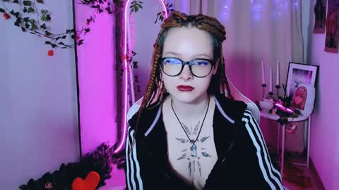 Snapshot of nicolefloret chatting on 02/06/25, 12:43 Nicole online show from 02/06/25, 12:43