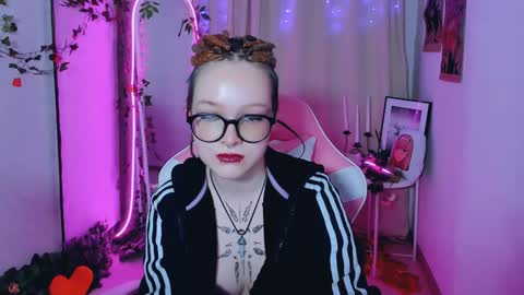 Snapshot of nicolefloret chatting on 02/06/25, 03:48 Nicole online show from 02/06/25, 03:48