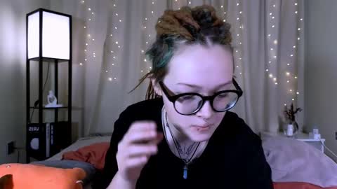 Snapshot of nicolefloret chatting on 02/28/25, 05:37 Nicole online show from 02/28/25, 05:37