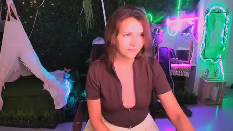 nicolehits online show from 11/28/25, 05:32