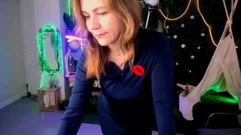 nicolehits online show from 04/15/26, 01:18