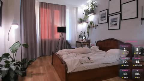 Snapshot of nicoleluuv chatting on 04/05/26, 04:04 Dua Lipa online show from 04/05/26, 04:04