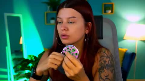 Snapshot of nicolemoonn chatting on 10/18/25, 09:21 online November 28 from 16 to 20 November 29 from 12 to 20 December 3 and 5 from 12 to 20 December 7 and 8 from 04 to 08 GMT online show from 10/18/25, 09:21