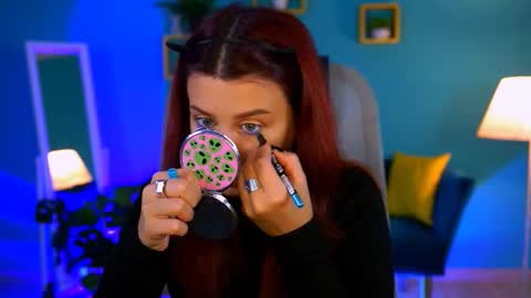 Snapshot of nicolemoonn chatting on 10/28/25, 12:52 online November 28 from 16 to 20 November 29 from 12 to 20 December 3 and 5 from 12 to 20 December 7 and 8 from 04 to 08 GMT online show from 10/28/25, 12:52