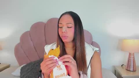 NICOLE online show from 11/18/25, 12:42