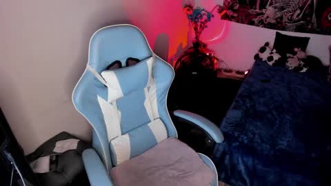 Nicol independent model online show from 02/07/25, 12:42