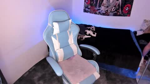 Nicol independent model online show from 02/25/25, 02:47