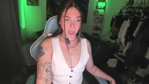 Nicol independent model online show from 10/11/25, 09:46