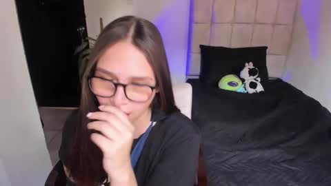 Nicol independent model online show from 03/02/26, 05:09