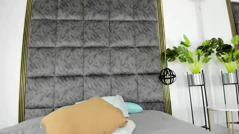 Snapshot of nicolesteelee chatting on 01/11/25, 12:01 Nicole online show from 01/11/25, 12:01