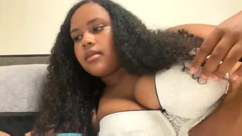 Snapshot of nicolette356 chatting on 10/18/25, 02:03 nicolette356 online show from 10/18/25, 02:03