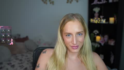 nicolette__shea_ online show from 12/04/24, 02:04