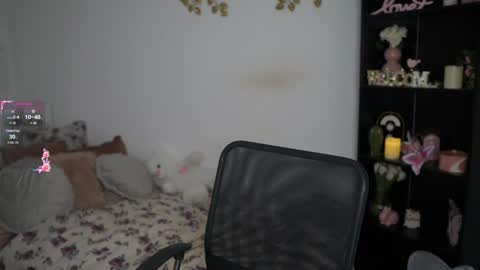 nicolette__shea_ online show from 12/11/24, 03:15