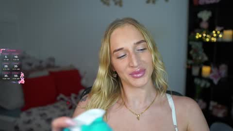 nicolette__shea_ online show from 12/29/24, 01:49