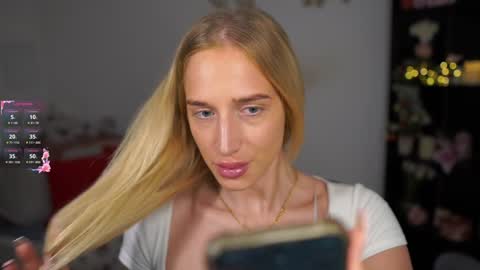 nicolette__shea_ online show from 12/31/24, 08:04