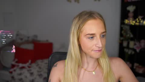 nicolette__shea_ online show from 01/05/25, 04:59