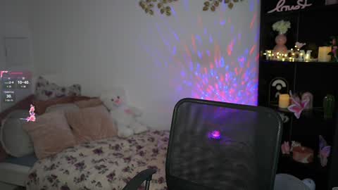 nicolette__shea_ online show from 01/25/25, 12:26