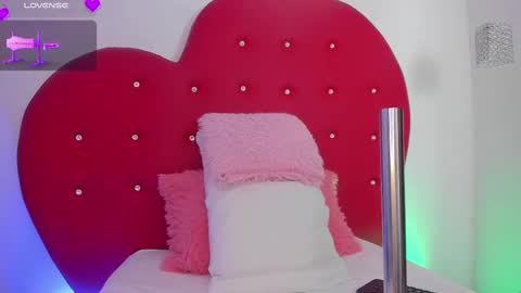 nicolette online show from 02/25/25, 12:45