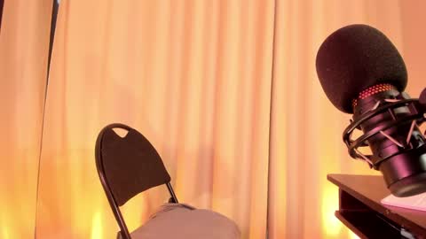 Snapshot of nicolette_tay chatting on 02/08/25, 04:57 Nicol  online show from 02/08/25, 04:57