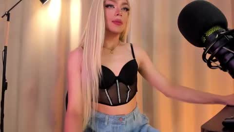 Snapshot of nicolette_tay chatting on 02/10/25, 04:14 Nicol  online show from 02/10/25, 04:14