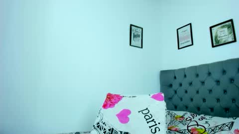 Snapshot of nicolewind_ chatting on 11/17/25, 01:33 ELIZABETH online show from 11/17/25, 01:33