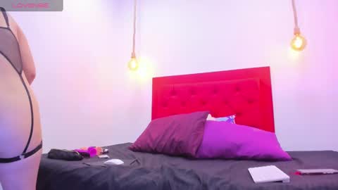 N I C O L L  online show from 03/11/25, 02:07