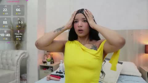 Snapshot of nicolle_alvarez chatting on 05/08/26, 11:26 Nicolle Alvarez online show from 05/08/26, 11:26