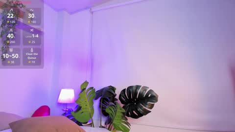 Snapshot of nicolle_evanss_ chatting on 03/27/26, 08:26 nicolle_evanss_ online show from 03/27/26, 08:26