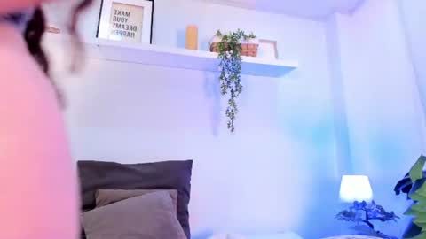 Snapshot of nicolle_evanss_ chatting on 06/25/26, 05:12 nicolle_evanss_ online show from 06/25/26, 05:12