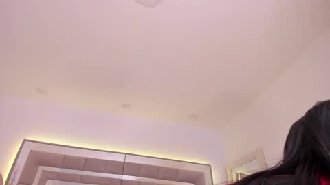 Nicolle online show from 02/05/25, 07:31