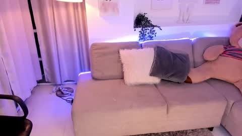 Nicolle online show from 02/09/25, 03:22