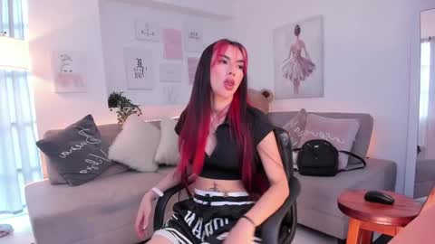 Nicolle online show from 02/19/25, 08:20