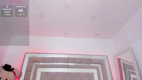 Nicolle online show from 12/05/25, 12:36