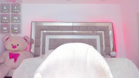 Snapshot of nicolle_foxy chatting on 04/21/26, 12:22 Nicolle online show from 04/21/26, 12:22