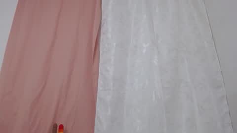 nicolle gomes online show from 09/22/25, 05:09