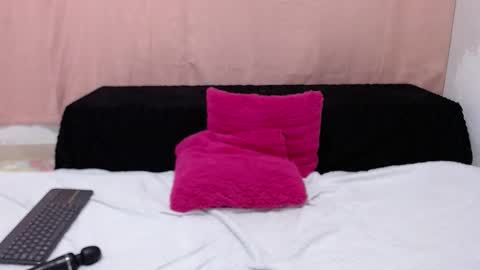 nicolle gomes online show from 10/08/25, 10:18