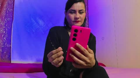 nicolle gomes online show from 04/28/26, 02:21