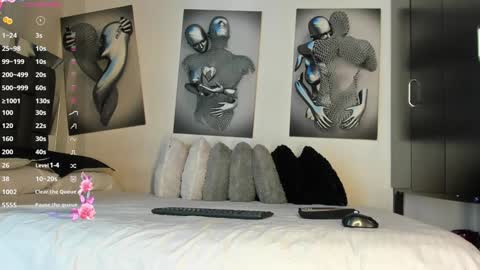 Snapshot of nicolle_hanks1 chatting on 12/05/24, 01:58 nicolle_hanks1 online show from 12/05/24, 01:58