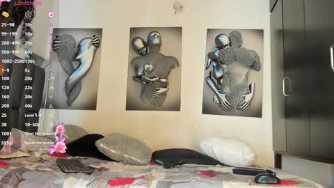 Snapshot of nicolle_hanks1 chatting on 03/09/25, 01:25 nicolle_hanks1 online show from 03/09/25, 01:25