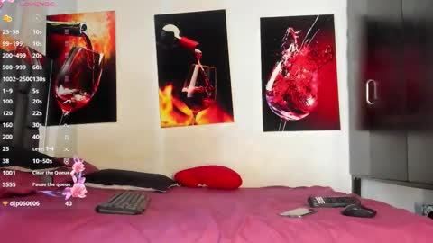 Snapshot of nicolle_hanks1 chatting on 09/25/25, 01:53 nicolle_hanks1 online show from 09/25/25, 01:53