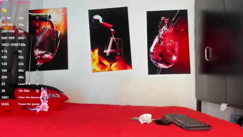 Snapshot of nicolle_hanks1 chatting on 09/30/25, 01:43 nicolle_hanks1 online show from 09/30/25, 01:43