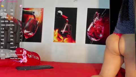 Snapshot of nicolle_hanks1 chatting on 10/24/25, 02:19 nicolle_hanks1 online show from 10/24/25, 02:19