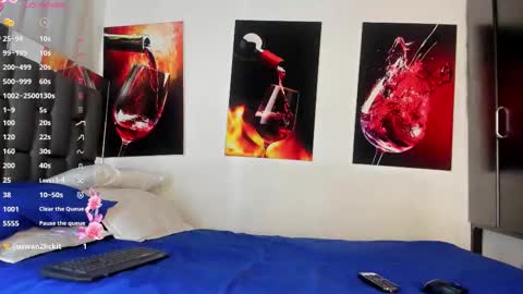 Snapshot of nicolle_hanks1 chatting on 11/13/25, 02:32 nicolle_hanks1 online show from 11/13/25, 02:32