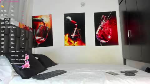 Snapshot of nicolle_hanks1 chatting on 03/31/26, 02:02 nicolle_hanks1 online show from 03/31/26, 02:02