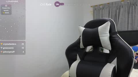 Snapshot of nicolle_jhons chatting on 12/18/24, 02:10 Nicolle online show from 12/18/24, 02:10