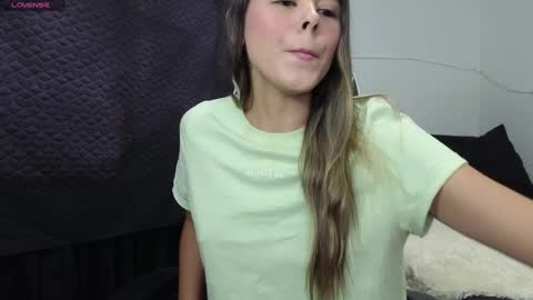 Snapshot of nicolle_jhons chatting on 01/14/25, 08:59 Nicolle online show from 01/14/25, 08:59